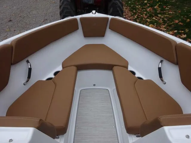 Slide: The Image of Four Winns H1 2023 - 16