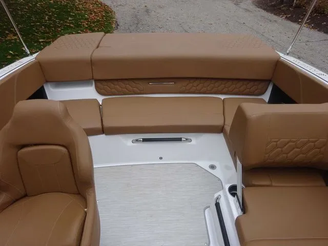 Slide: The Image of Four Winns H1 2023 - 17