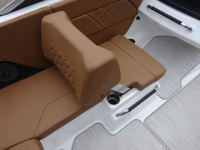 Slide: The Image of Four Winns H1 2023 - 8