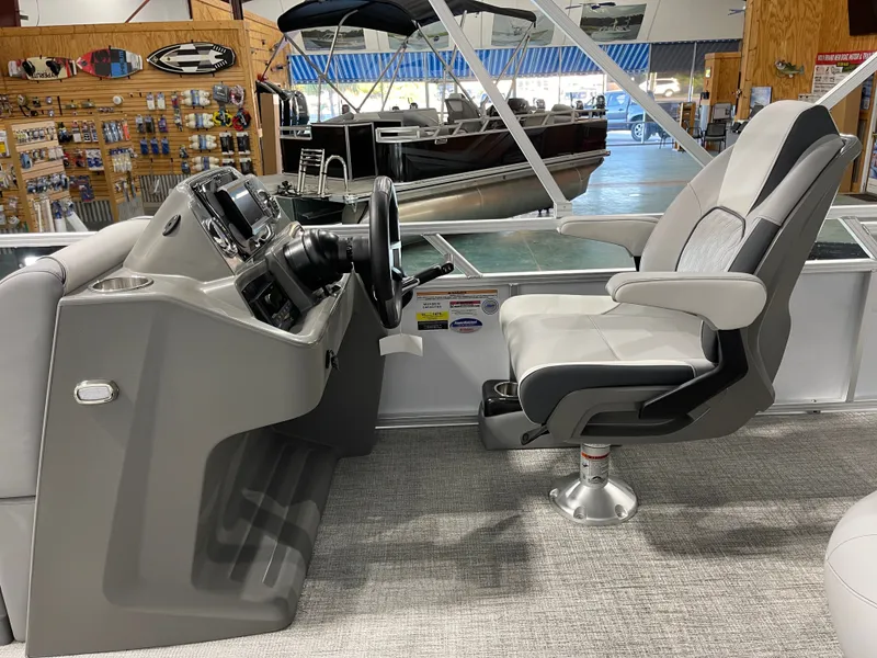 Slide: The Image of Avalon Venture Quad Fish - 19' 2026 - 15