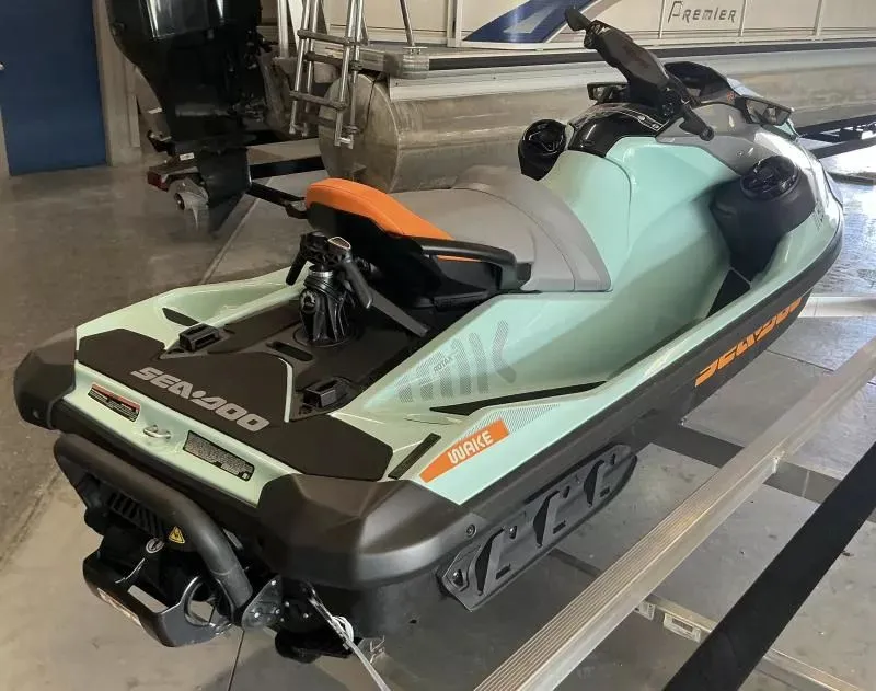 Slide: The Image of Sea-Doo Wake 170 2023 - 10