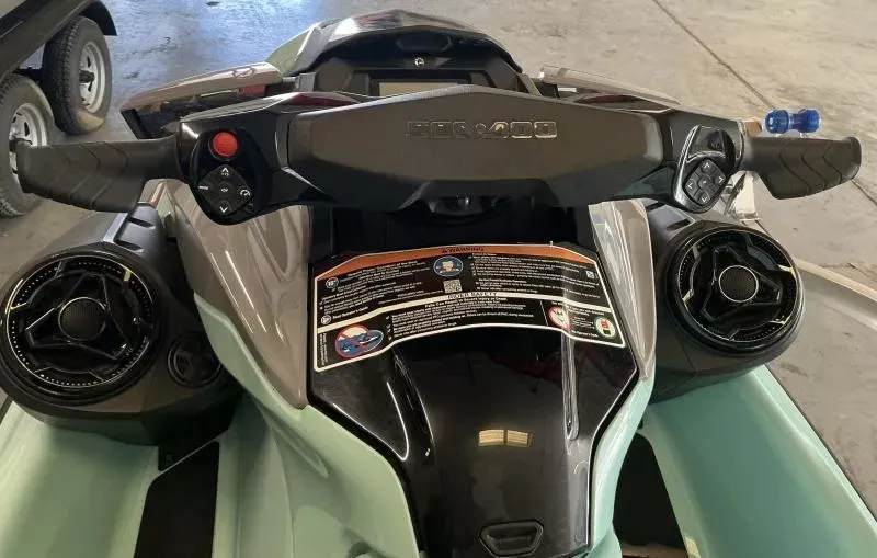 Slide: The Image of Sea-Doo Wake 170 2023 - 12