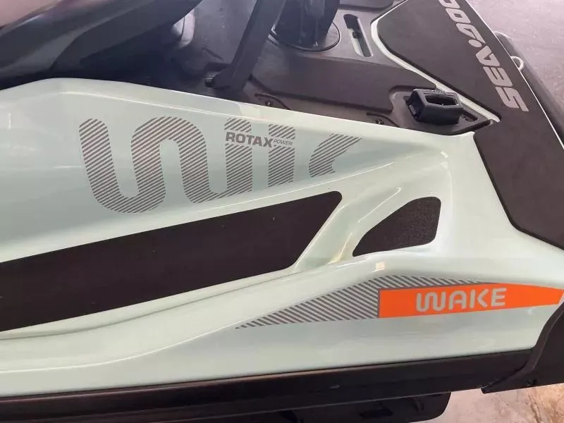 Slide: The Image of Sea-Doo Wake 170 2023 - 13