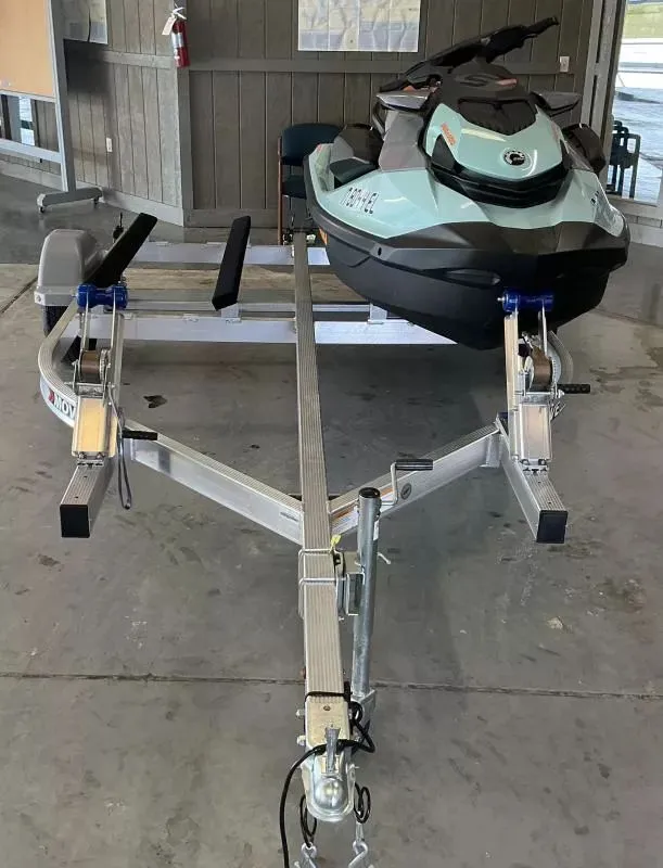 Slide: The Image of Sea-Doo Wake 170 2023 - 6