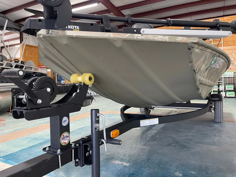 Slide: The Image of Tracker Grizzly 1648 SC 2023 - 19