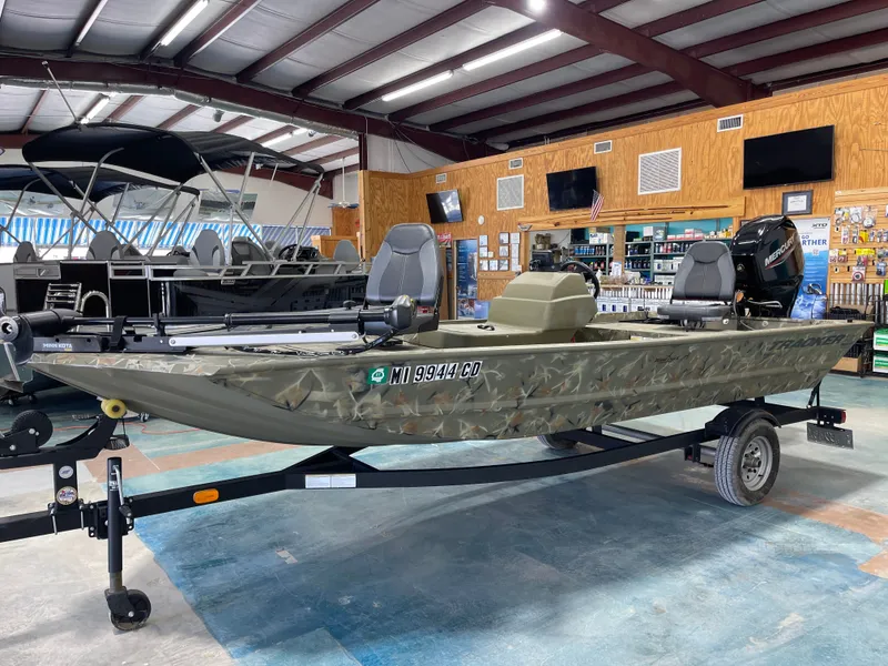 Slide: The Image of Tracker Grizzly 1648 SC 2023 - 20