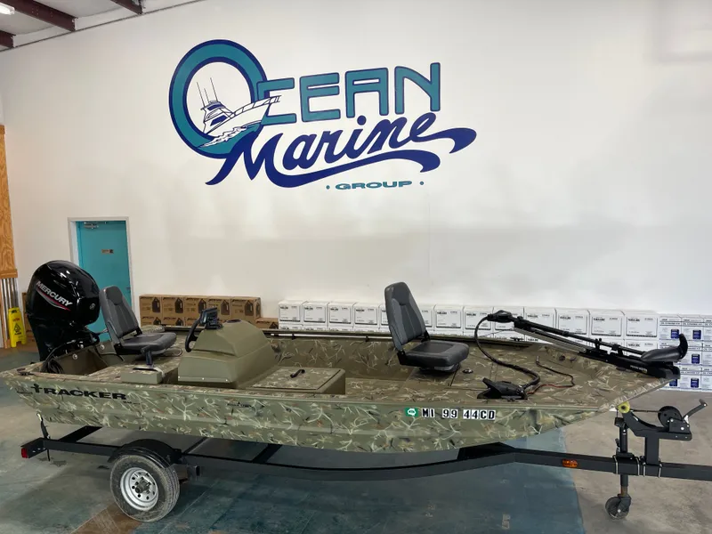 Slide: The Image of Tracker Grizzly 1648 SC 2023 - 3