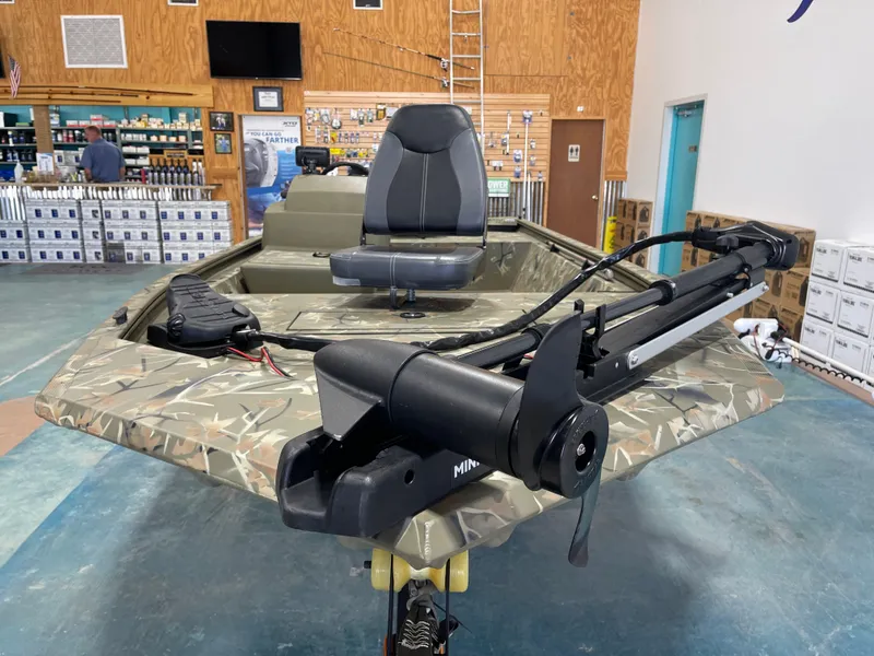 Slide: The Image of Tracker Grizzly 1648 SC 2023 - 8