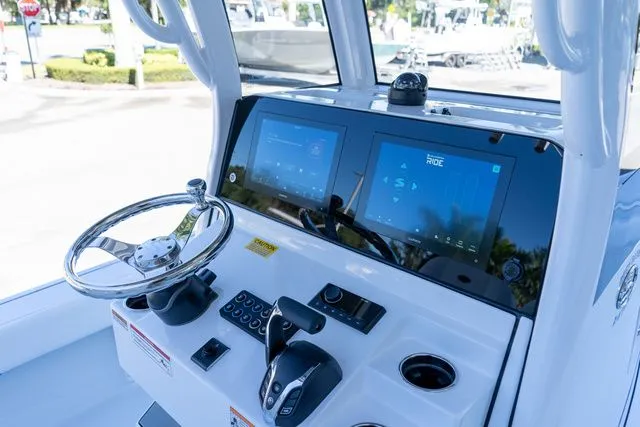 Slide: The Image of Sportsman Masters 247OE Bay Boat 2025 - 14