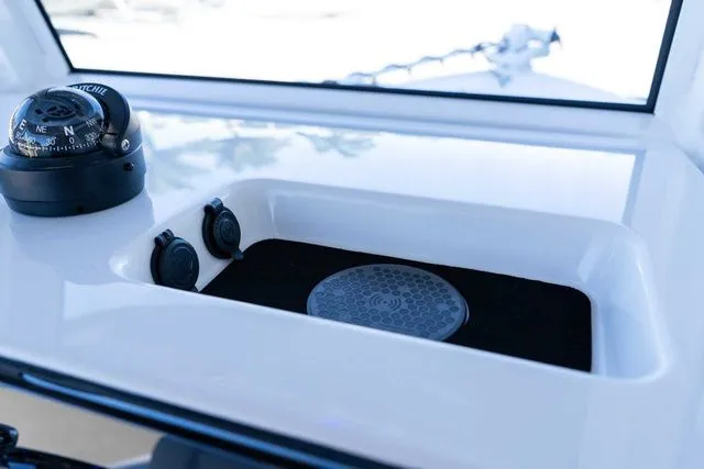 Slide: The Image of Sportsman Masters 247OE Bay Boat 2025 - 79