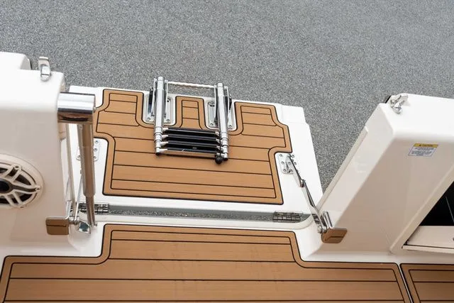 Slide: The Image of Grady-White 281 Coastal Explorer 2025 - 23