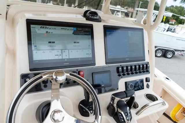 Slide: The Image of Grady-White 281 Coastal Explorer 2025 - 33