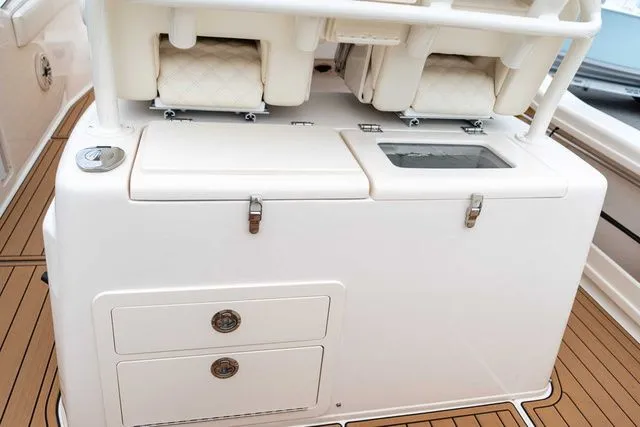 Slide: The Image of Grady-White 281 Coastal Explorer 2025 - 52