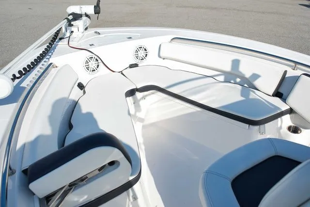 Slide: The Image of Tidewater 198 CC Adventure 2023 - 17