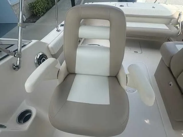 Slide: The Image of Grady-White Freedom 225 2014 - 10