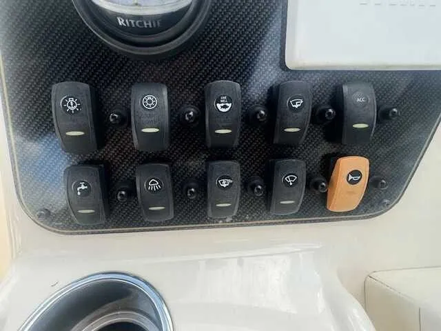 Slide: The Image of Grady-White Freedom 225 2014 - 12