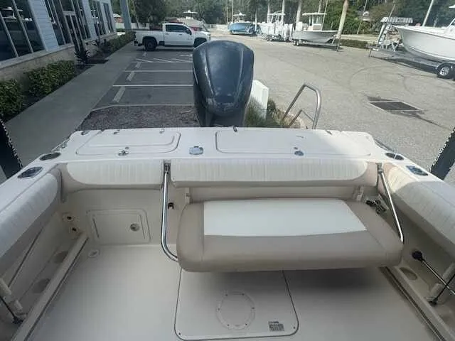 Slide: The Image of Grady-White Freedom 225 2014 - 25