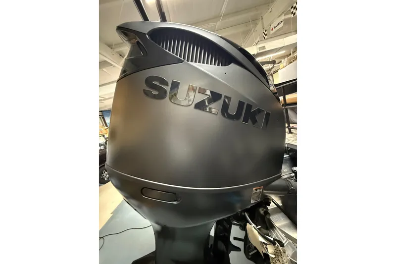 Slide: The Image of Suzuki outboard motor on 2026 Viaggio Diamante 24S boat in showroom. - 29