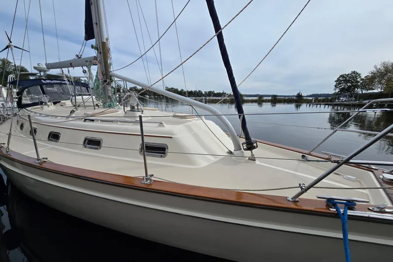 Slide: The Image of 2001 Island Packet 420 sailboat docked on calm water, showcasing sleek design and craftsmanship. - 4