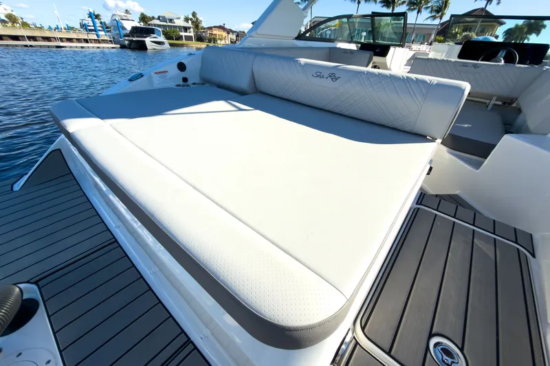 Slide: The Image of Sea Ray SDX 270 Outboard 2026 - 4
