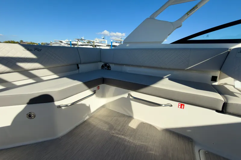 Slide: The Image of Sea Ray SDX 270 Outboard 2026 - 8