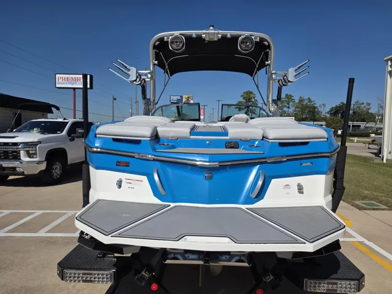 Slide: The Image of MasterCraft XT22 2020 - 11