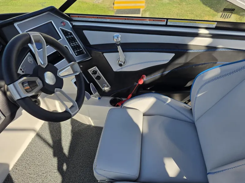 Slide: The Image of MasterCraft XT22 2020 - 20