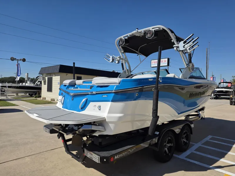 Slide: The Image of MasterCraft XT22 2020 - 9