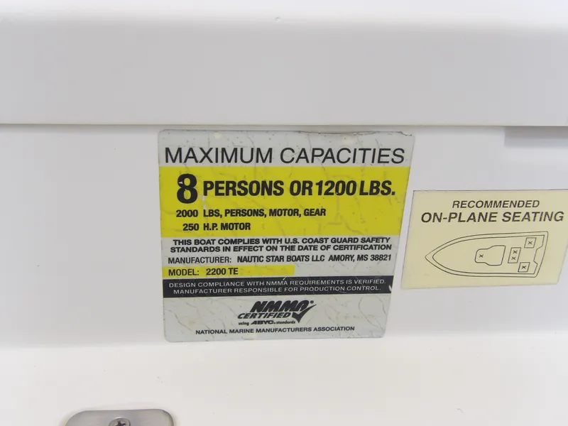 Slide: The Image of NauticStar 2200 2010 - 13