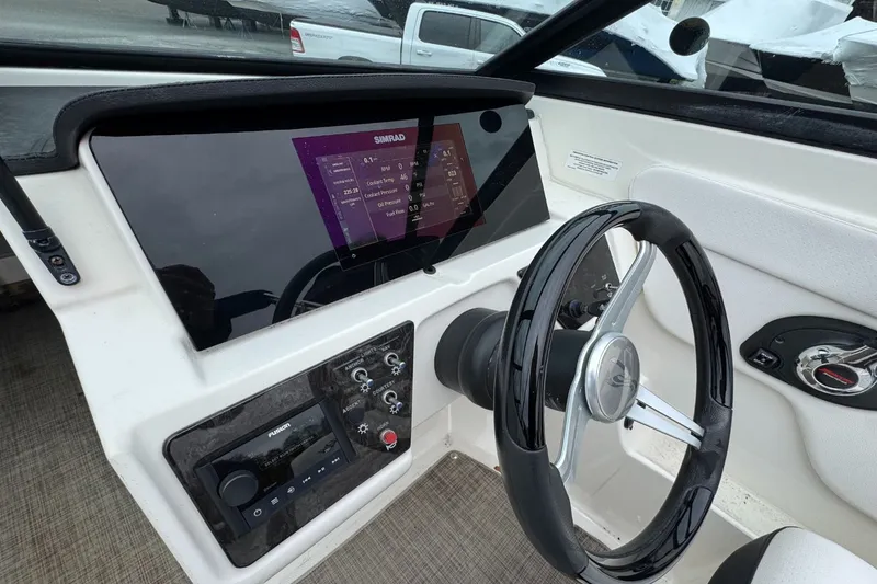 Slide: The Image of Sea Ray SPX 210 Outboard 2021 - 12