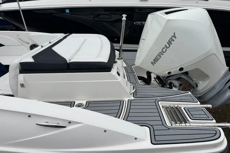 Slide: The Image of Sea Ray SPX 210 Outboard 2021 - 2