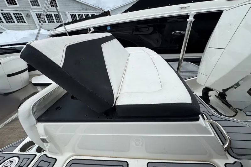 Slide: The Image of Sea Ray SPX 210 Outboard 2021 - 4
