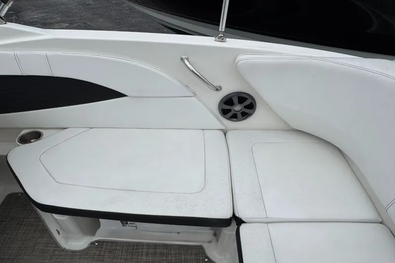 Slide: The Image of Sea Ray SPX 210 Outboard 2021 - 9