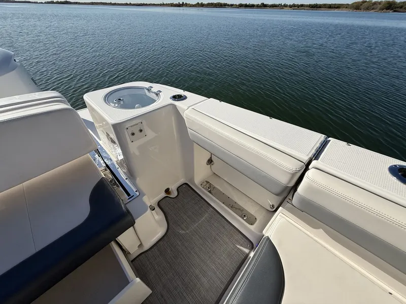 Slide: The Image of Robalo R317 Dual Console 2021 - 11