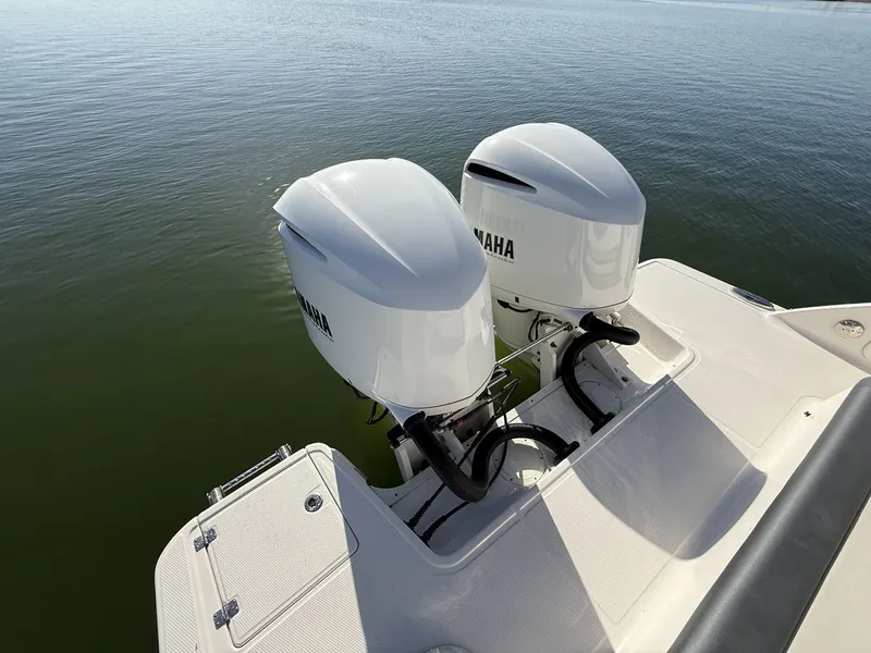 Slide: The Image of Robalo R317 Dual Console 2021 - 12