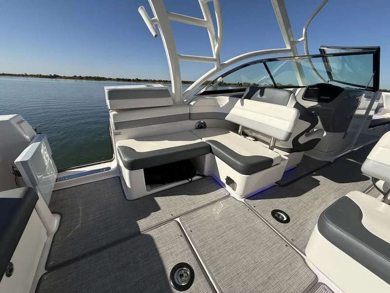 Slide: The Image of Robalo R317 Dual Console 2021 - 17