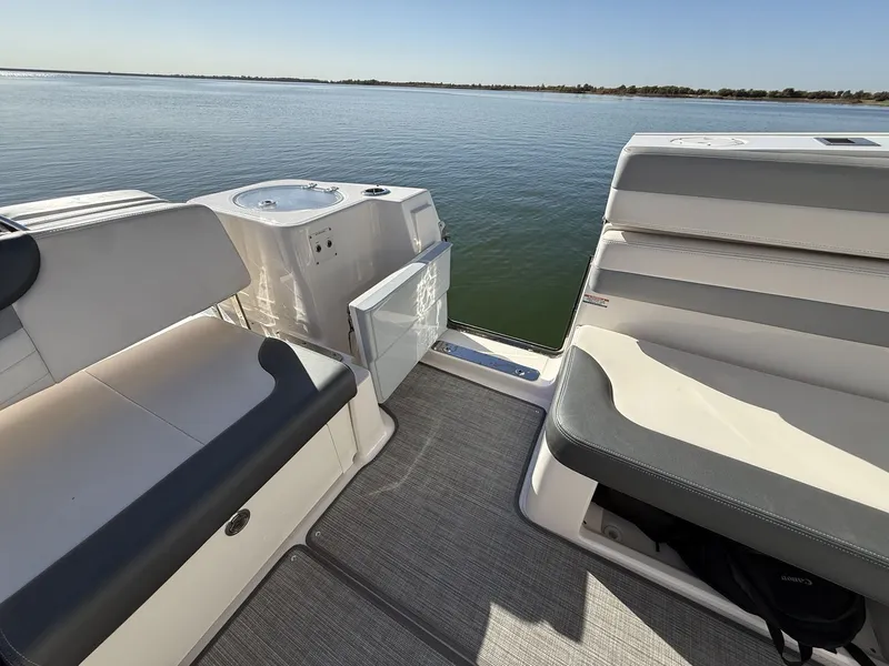 Slide: The Image of Robalo R317 Dual Console 2021 - 18