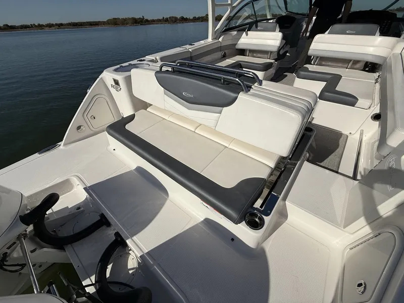 Slide: The Image of Robalo R317 Dual Console 2021 - 20