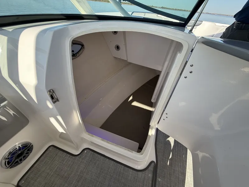 Slide: The Image of Robalo R317 Dual Console 2021 - 27