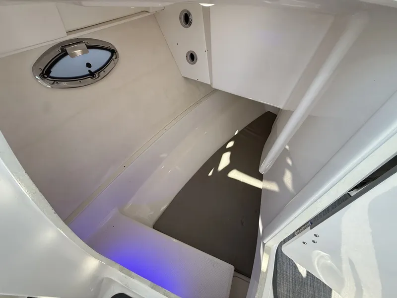 Slide: The Image of Robalo R317 Dual Console 2021 - 28