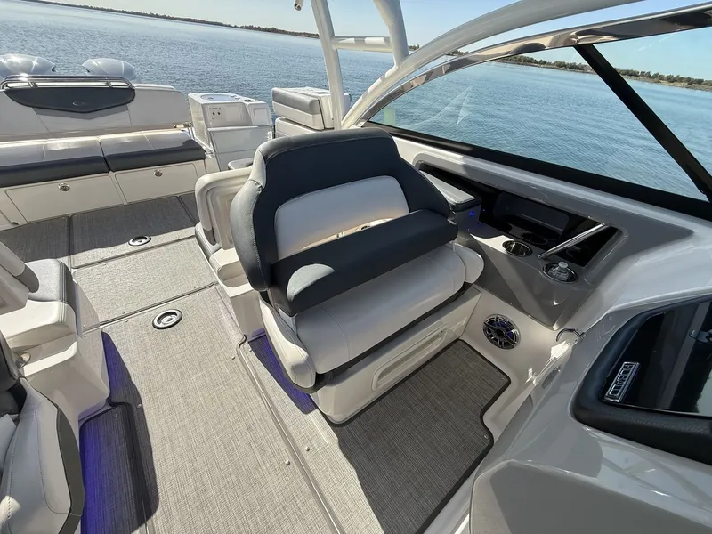 Slide: The Image of Robalo R317 Dual Console 2021 - 33