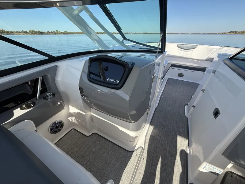 Slide: The Image of Robalo R317 Dual Console 2021 - 34