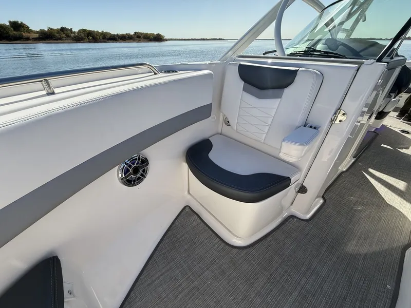 Slide: The Image of Robalo R317 Dual Console 2021 - 44
