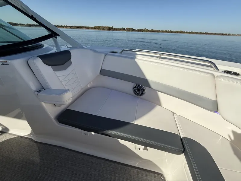 Slide: The Image of Robalo R317 Dual Console 2021 - 45