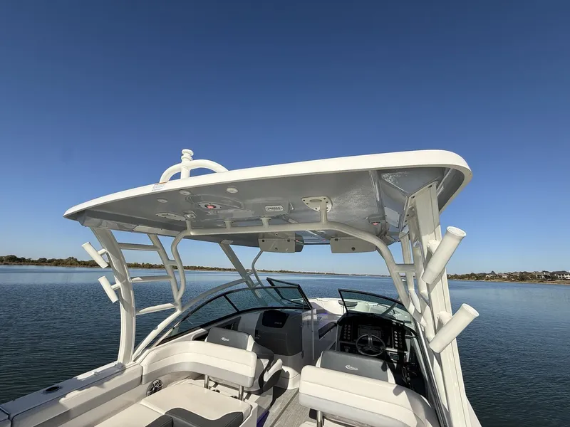 Slide: The Image of Robalo R317 Dual Console 2021 - 8