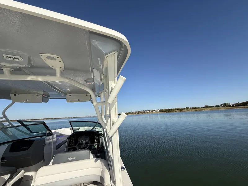 Slide: The Image of Robalo R317 Dual Console 2021 - 9