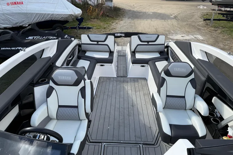 Slide: The Image of 2021 Yamaha Boats 275 E interior with luxurious seating and modern design. - 7