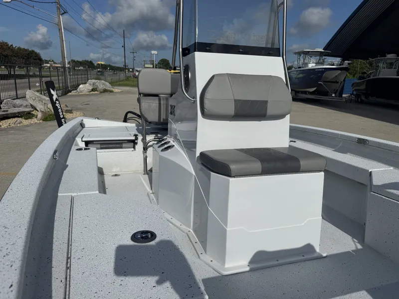 Slide: The Image of Xpress H20B Bay 2023 - 12