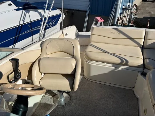 Slide: The Image of Sea Ray 190 Sundeck 2000 - 21