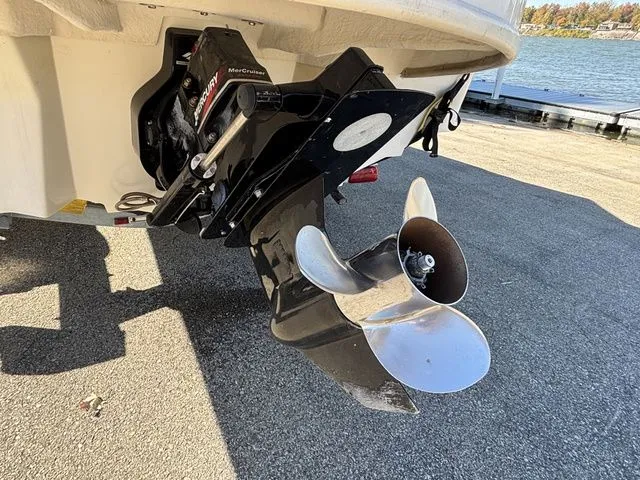 Slide: The Image of Sea Ray 190 Sundeck 2000 - 3